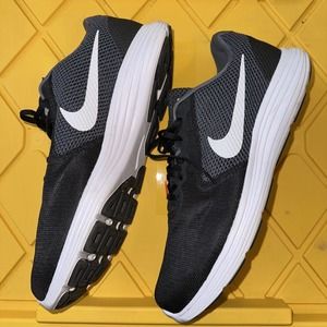 Men’s Size 13 Wide Nike Revolution 3 Black & White Running Shoe Men EUC Walking
